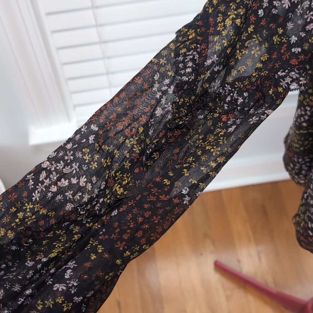 Joie Silk Whimsy Goth Flowy Floral Print Top with Ruffle Detail on Sleeves Boho - Picture 4 of 8